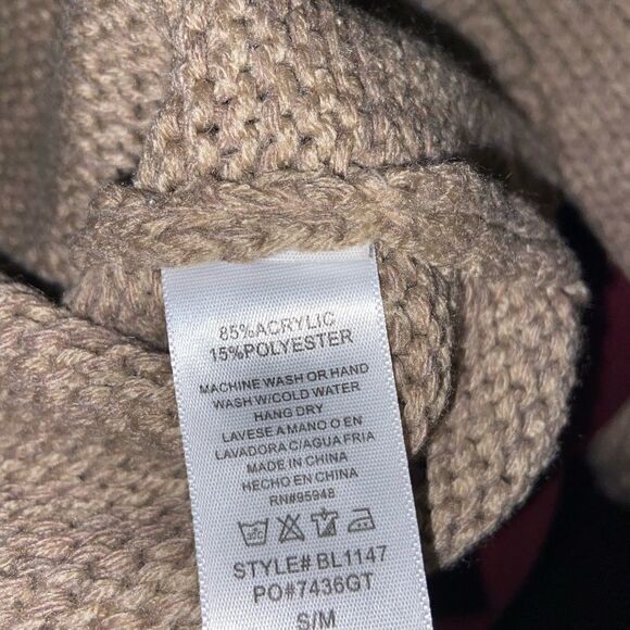 Nwt knit sweater size meduim - Picture 4 of 4